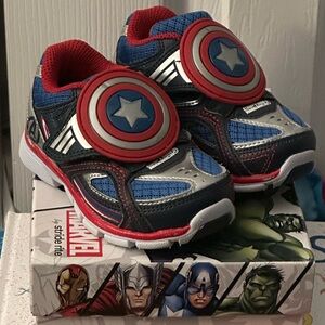 NIB Stride Rite Captain America Light Up Sneakers Size 6M